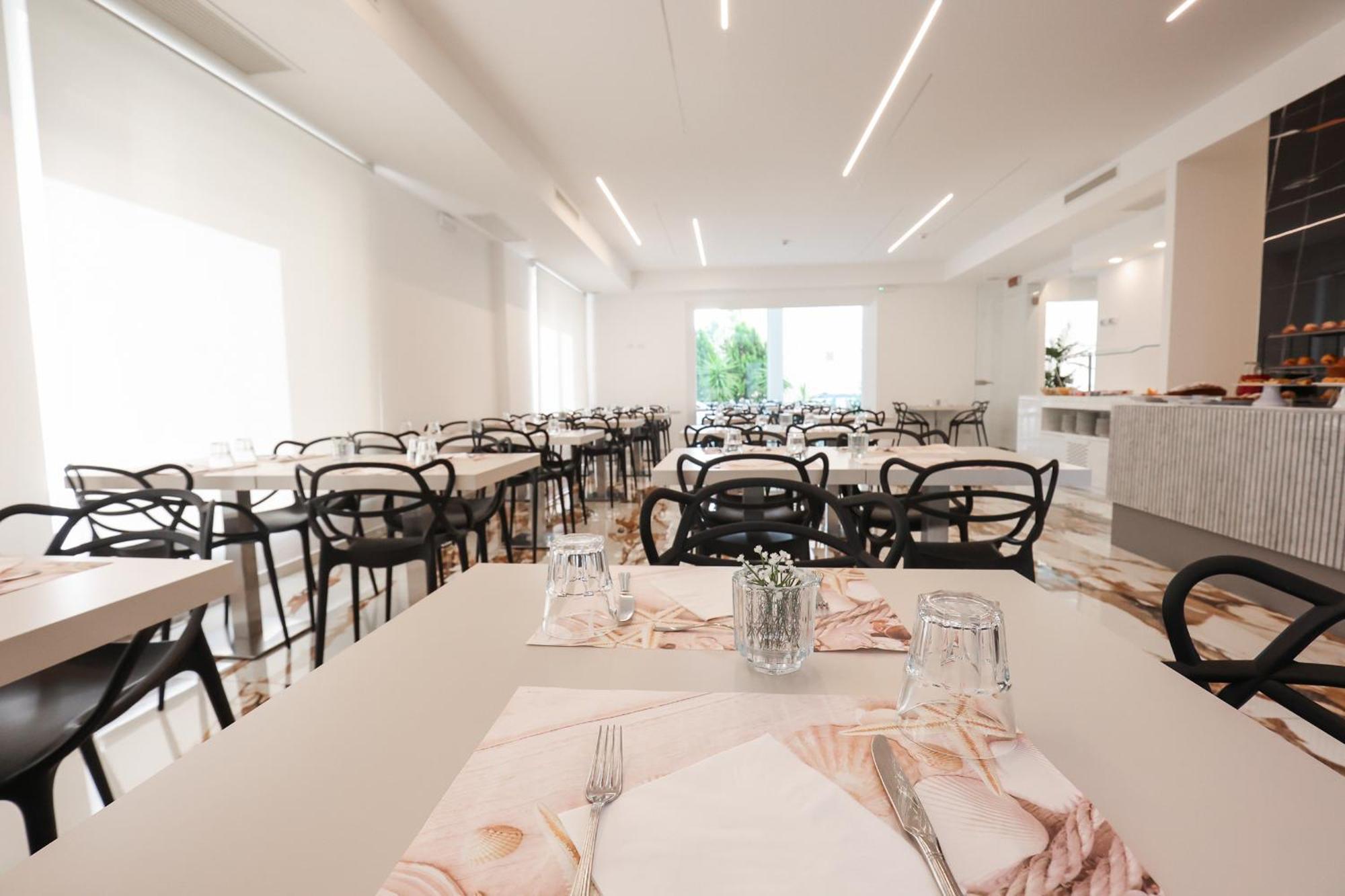 Hotel Cenisio Rimini Luaran gambar