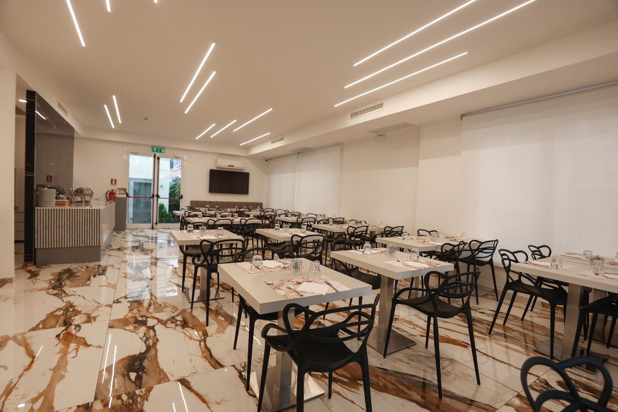 Hotel Cenisio Rimini Luaran gambar