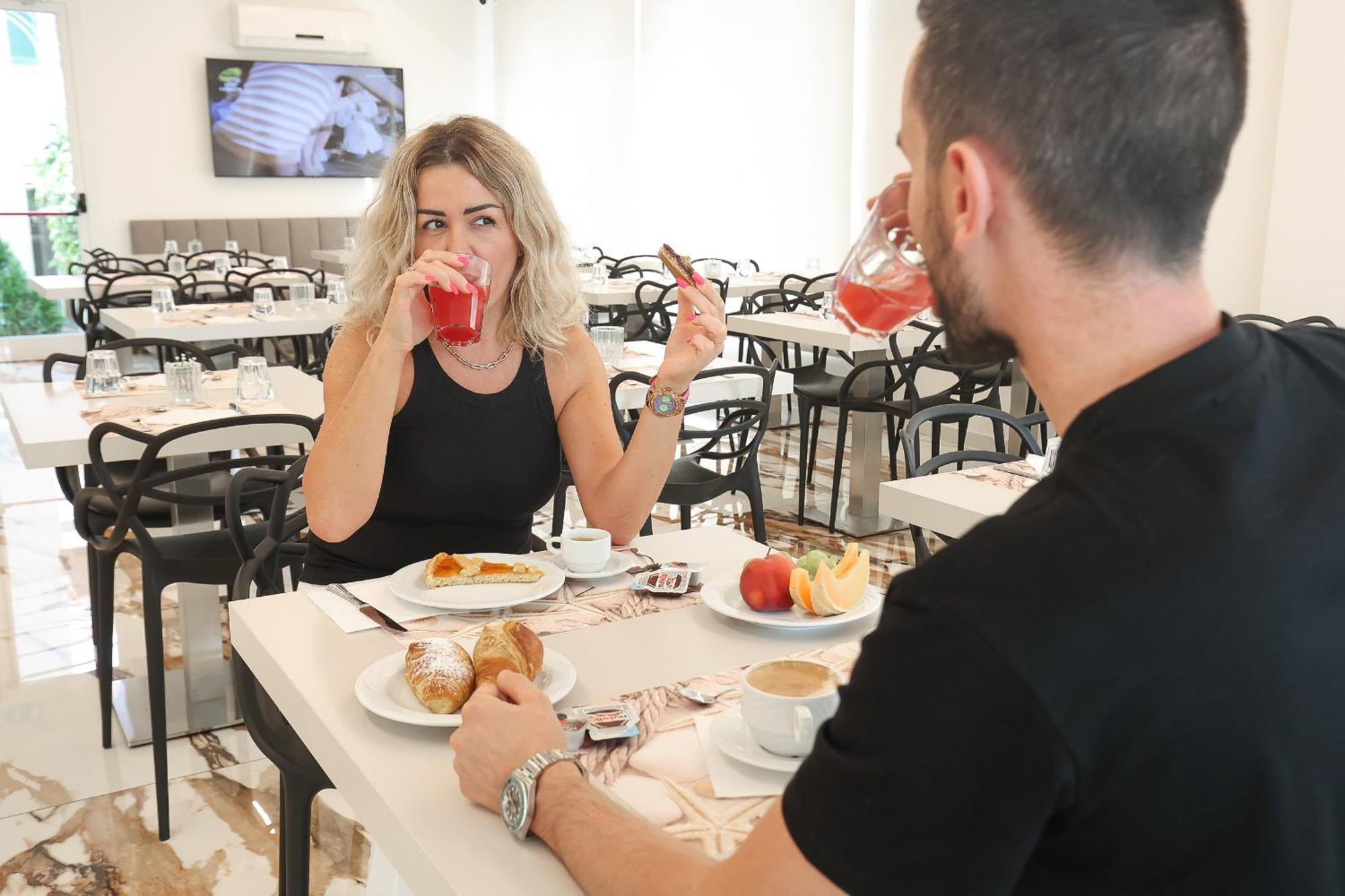 Hotel Cenisio Rimini Luaran gambar