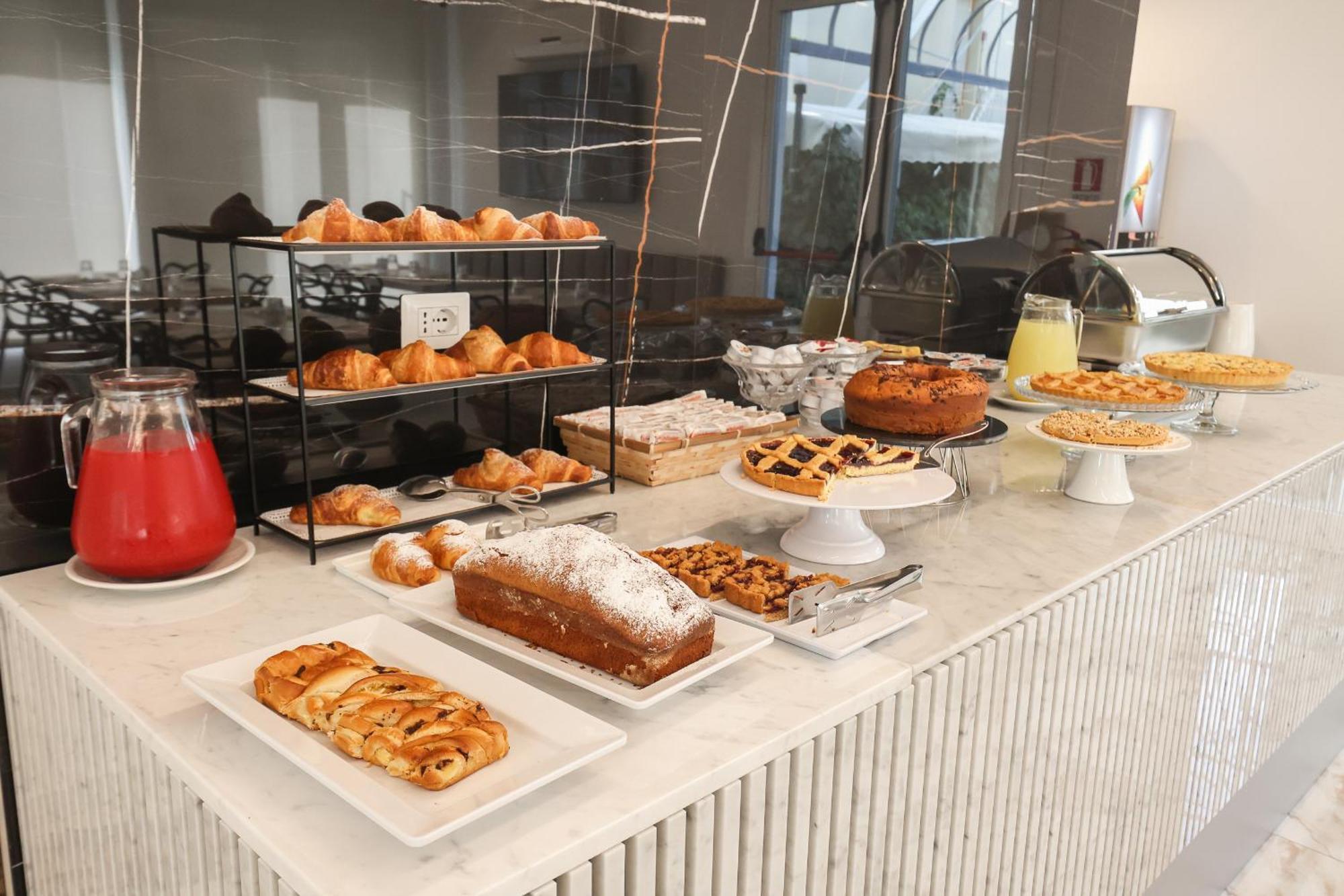 Hotel Cenisio Rimini Luaran gambar